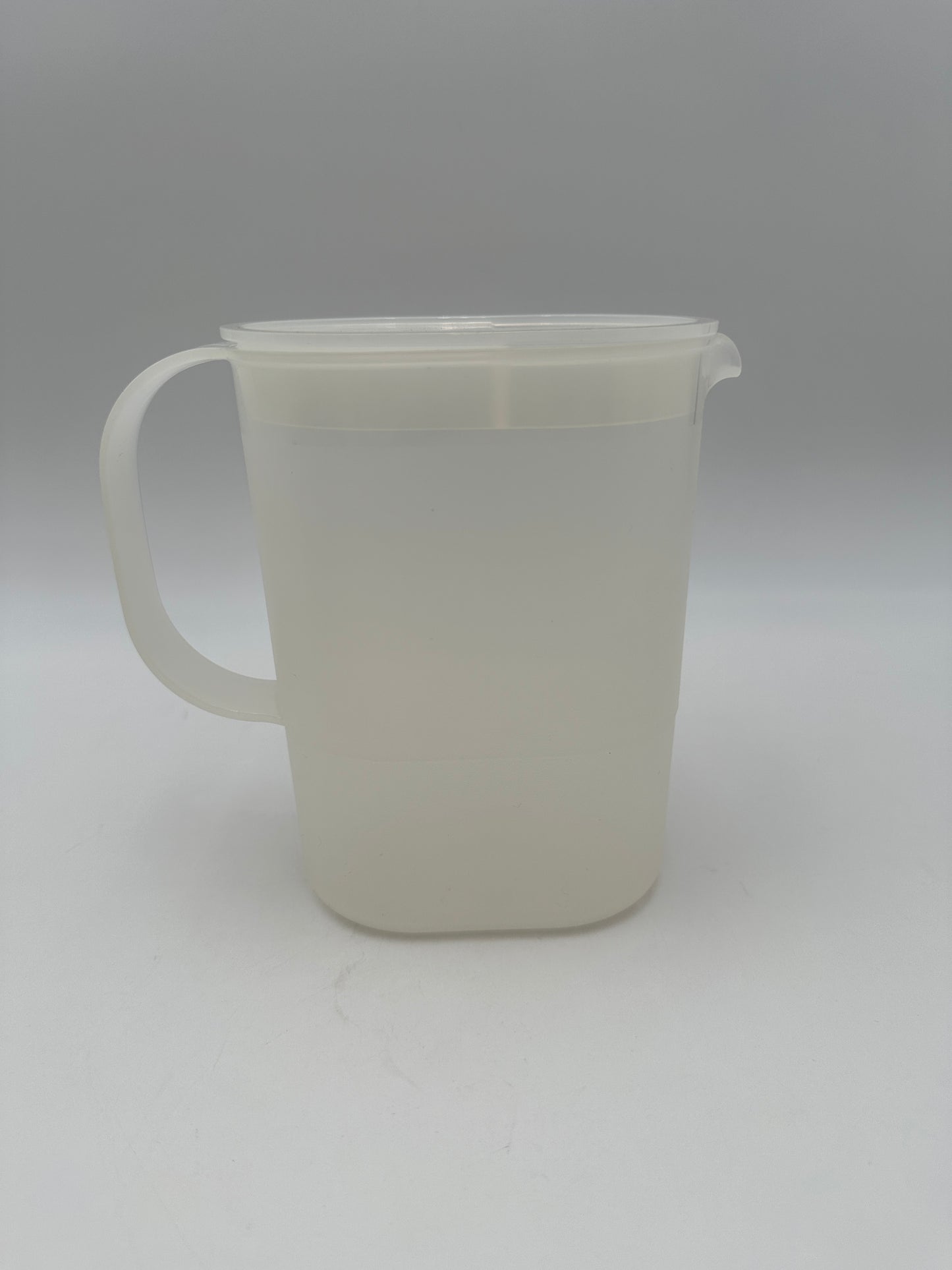 Tupperware Clear Slim 1 Quart Pitcher