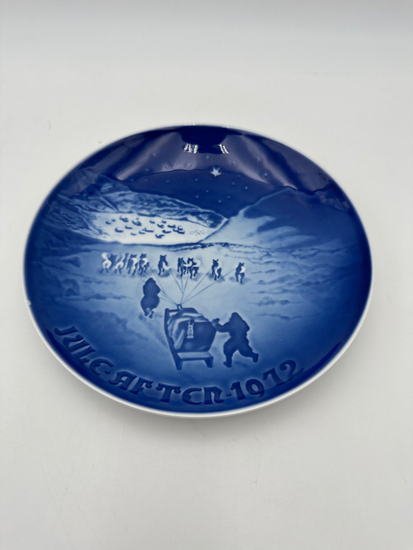 Bing & Grondahl Blue & White "Christmas in Greenland" Vintage Collector Plate