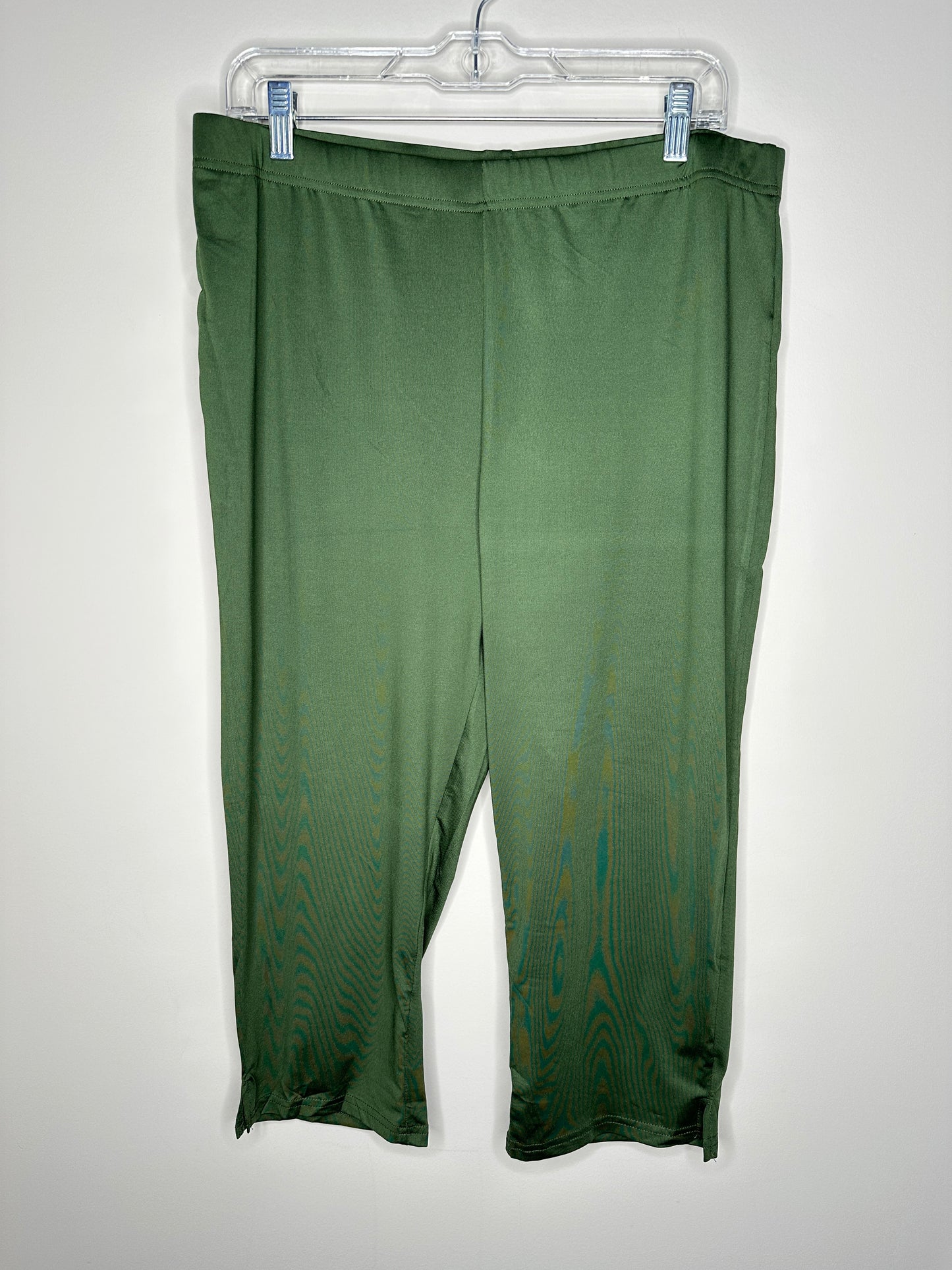 Noracora Size XXL Green Pull-On Capris Capri Leggings, new/NWT (runs small)