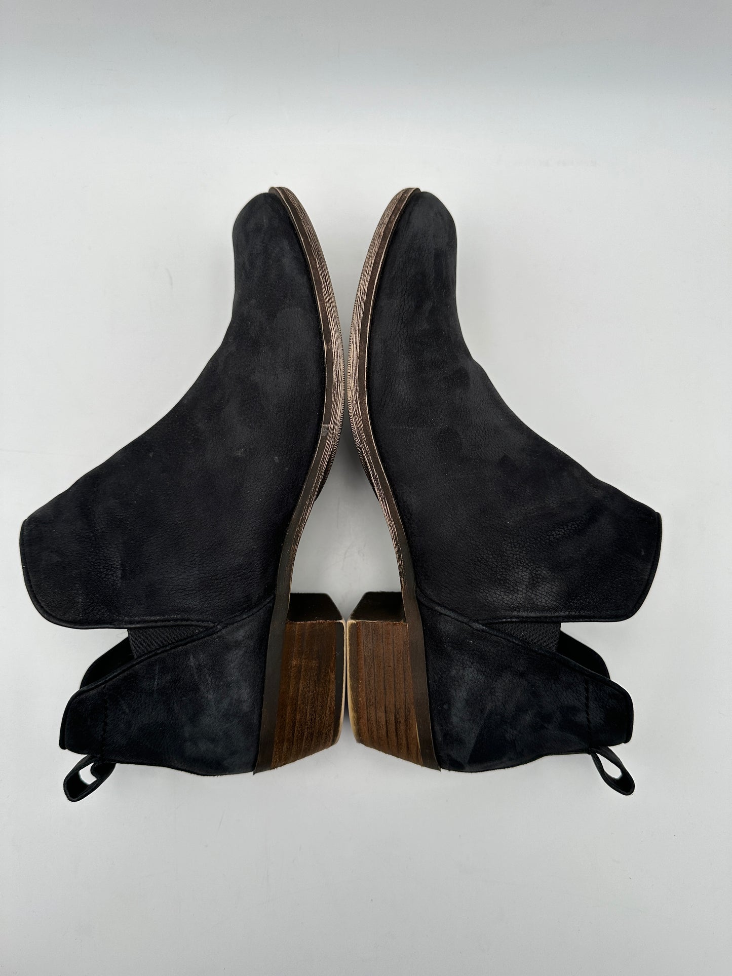 BP. Size 9M Black Suede Ankle Boots Booties, 2 3/8" heel