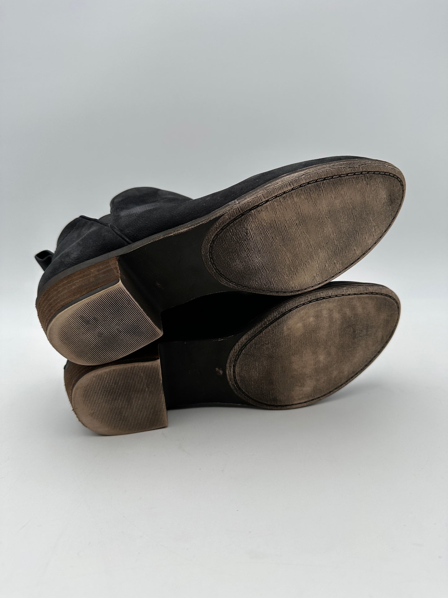 BP. Size 9M Black Suede Ankle Boots Booties, 2 3/8" heel