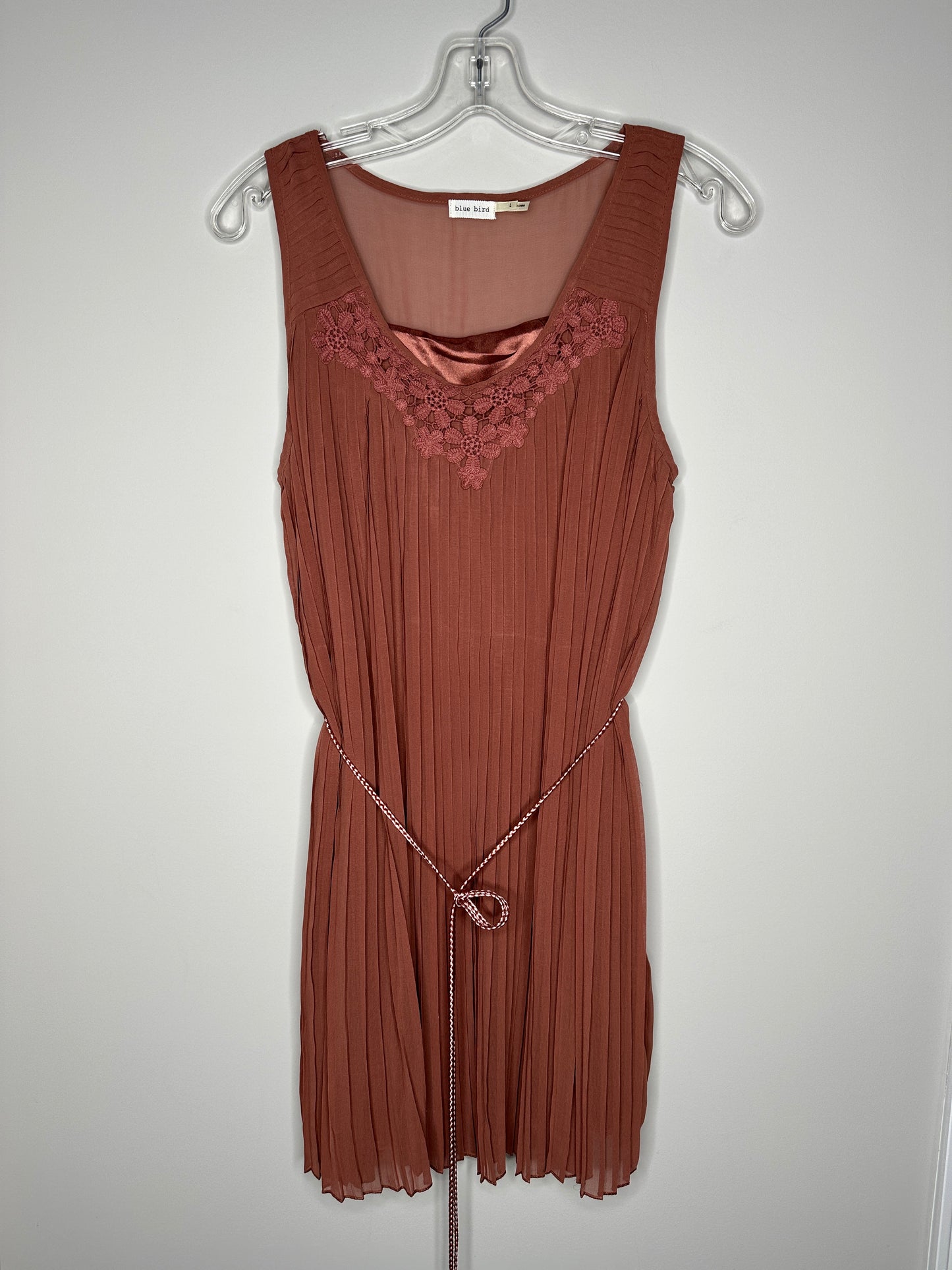 Blue Bird Size L Cinnamon-Colored Sleeveless Pleated Dress
