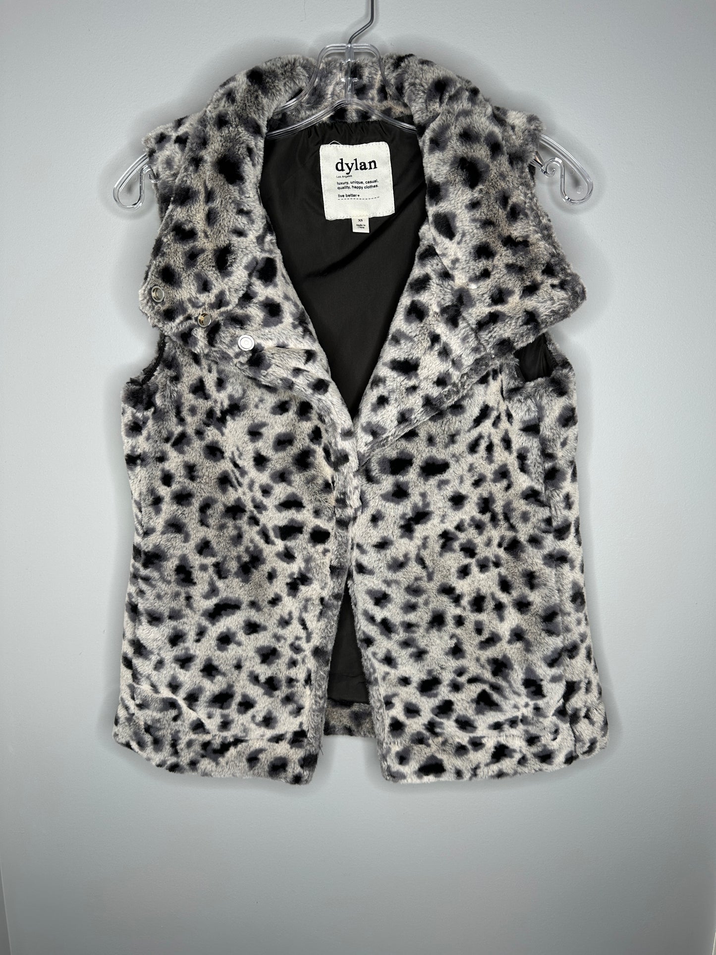 dylan Size XS Gray Leopard Snap Vest Animal Print Faux Fur Vest