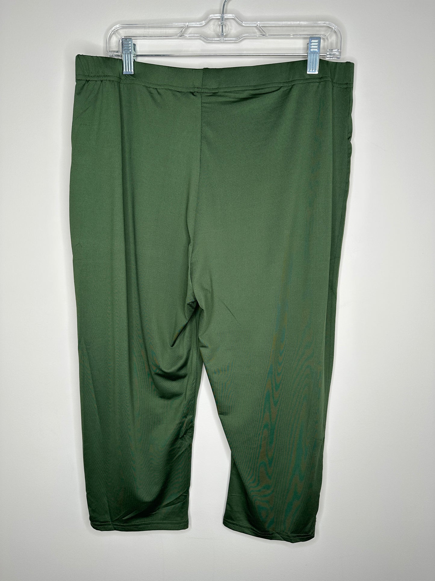 Noracora Size XXL Green Pull-On Capris Capri Leggings, new/NWT (runs small)