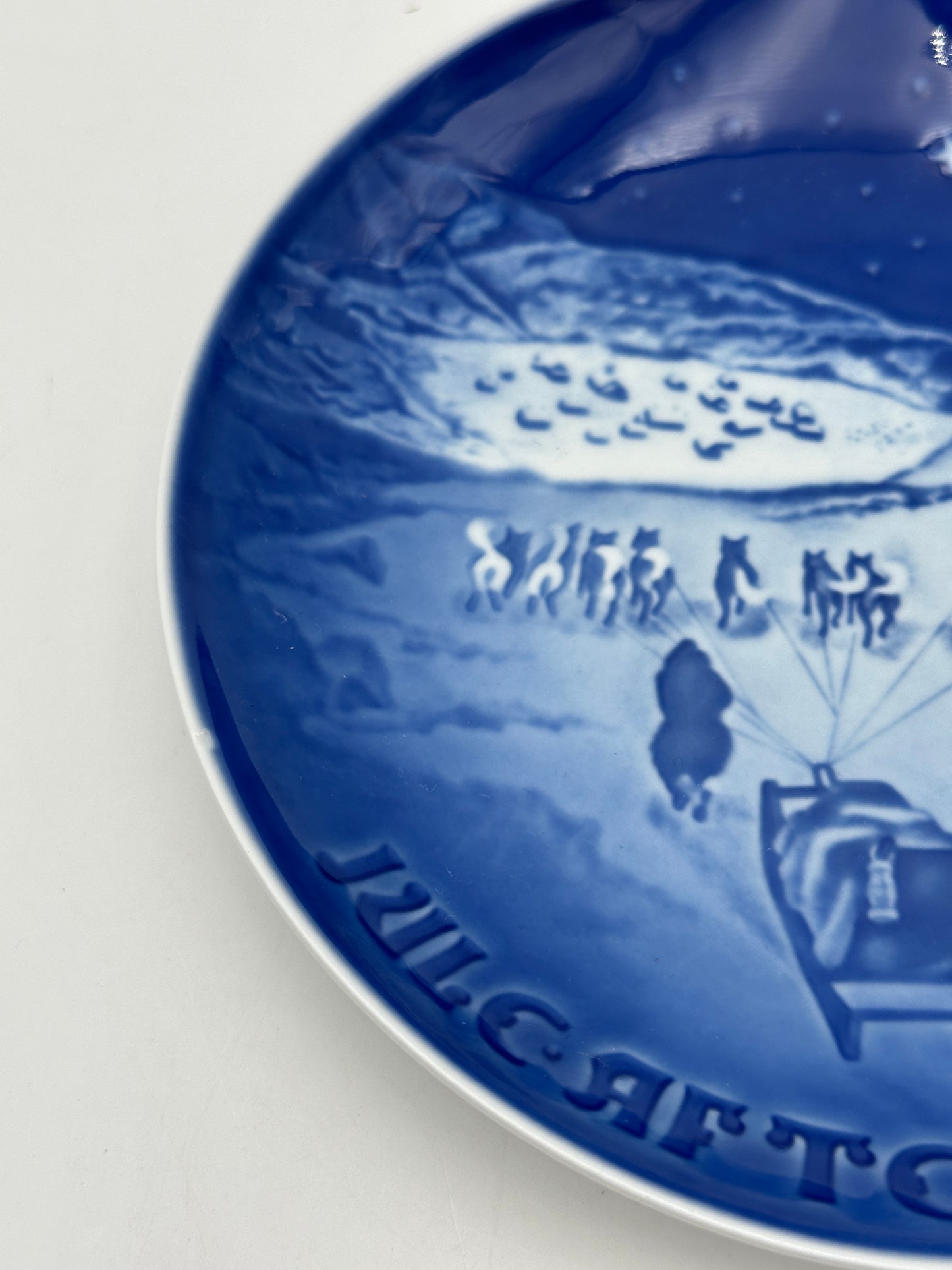 Bing & Grondahl Blue & White "Christmas in Greenland" Vintage Collector Plate