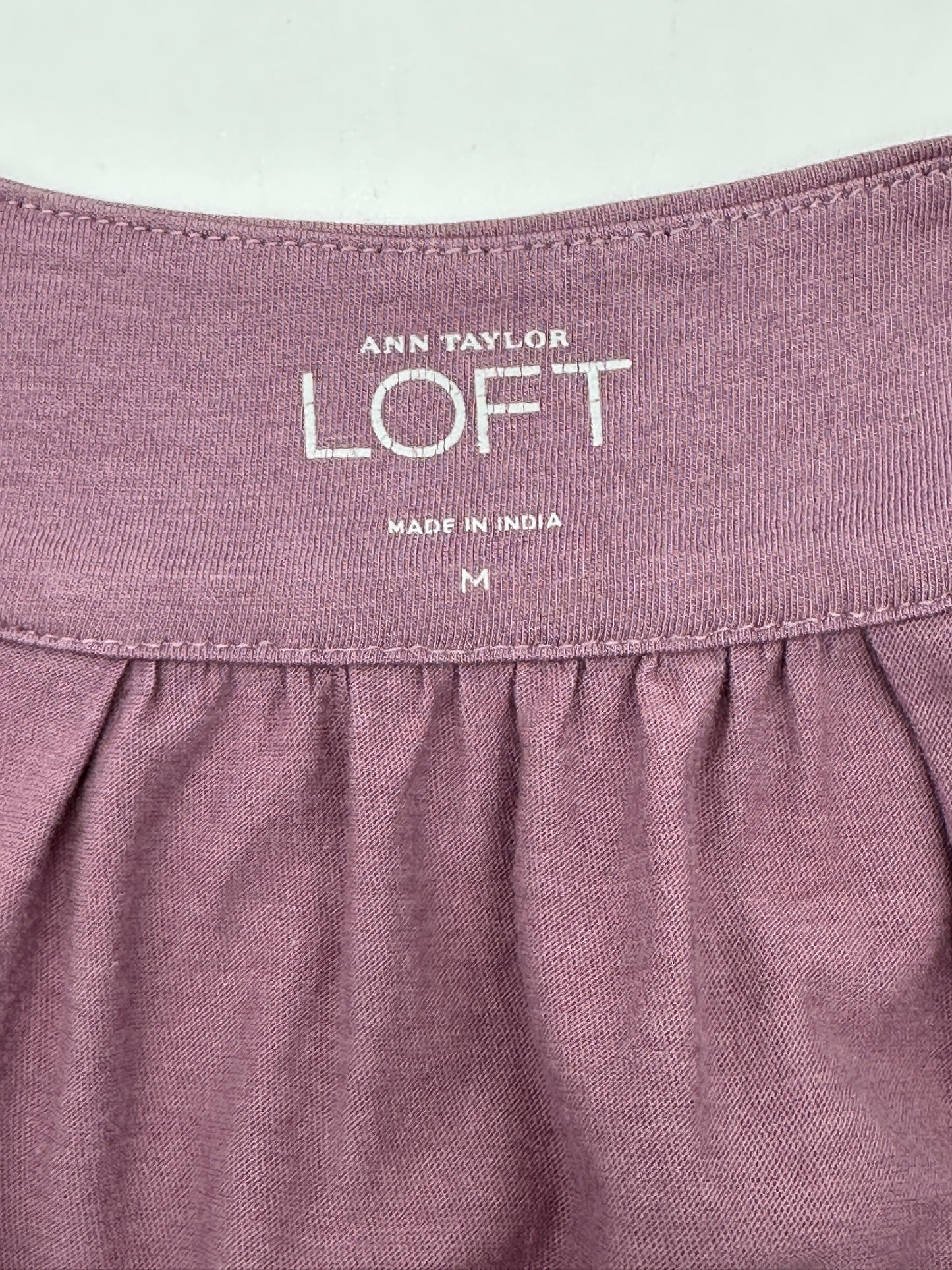 Ann Taylor LOFT Size M Lavender Rose Sleeveless V-Neck Top w/Roses