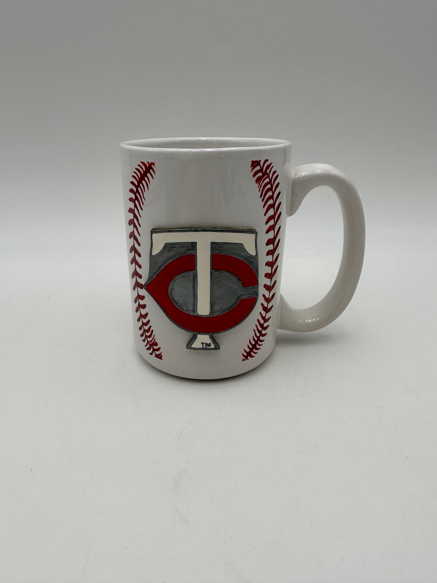 MLB White Ceramic Minnesota Twins Mug w/Metal Logo