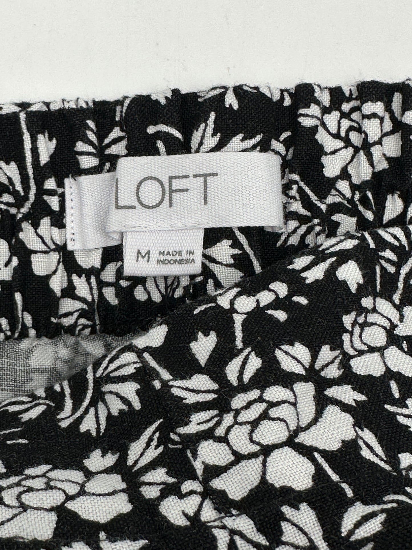 LOFT Size M Black w/White Flowers Linen Blend Culotte Shorts, EUC (runs large)