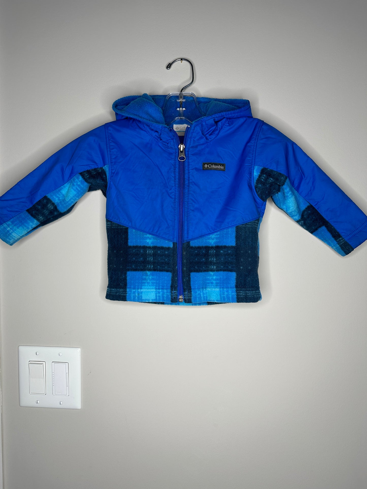 Columbia Size 12-18 M Blue Soft Shell Hooded Jacket with Fleece Lining