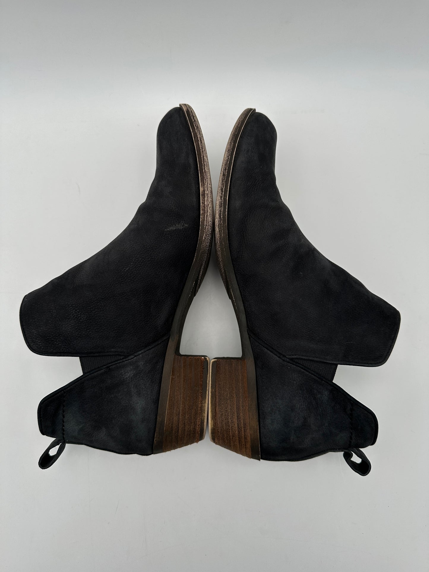 BP. Size 9M Black Suede Ankle Boots Booties, 2 3/8" heel