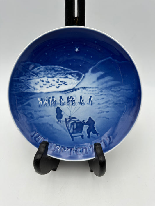 Bing & Grondahl Blue & White "Christmas in Greenland" Vintage Collector Plate
