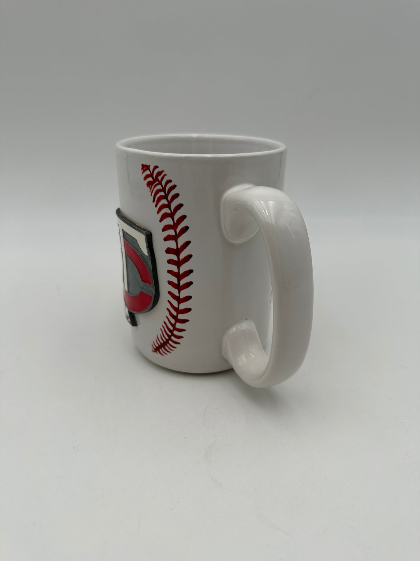 MLB White Ceramic Minnesota Twins Mug w/Metal Logo