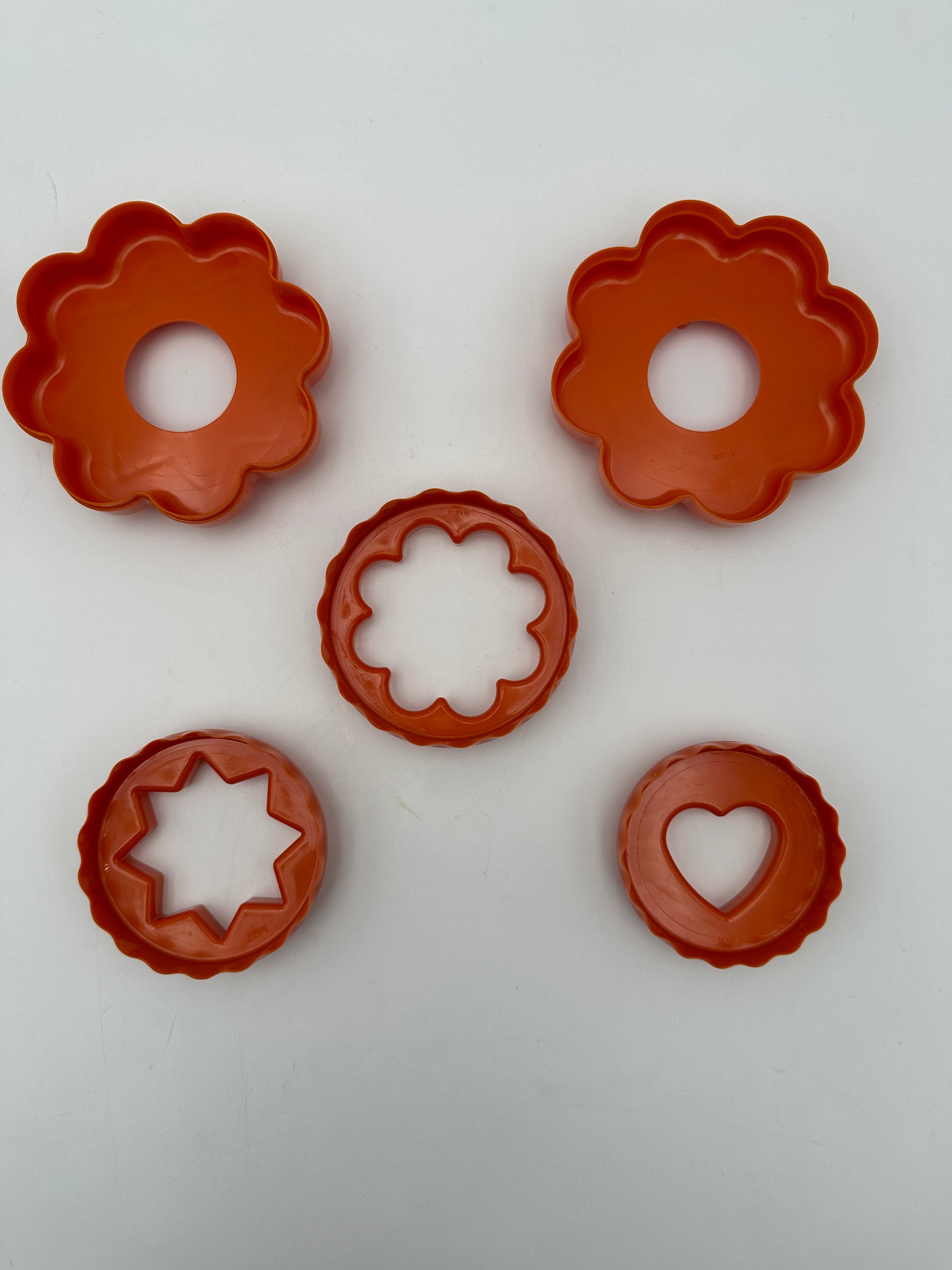 Set of 5 Tupperware Orange Nesting Biscuit / Cookie Cutters on
