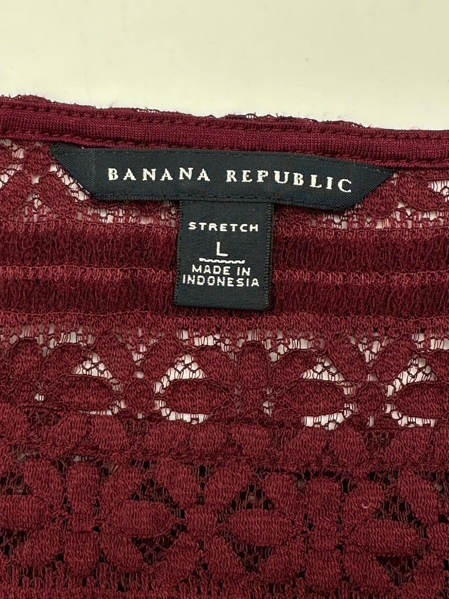 Banana Republic Size L Maroon Stretch Lace Short Sleeve Top, EUC